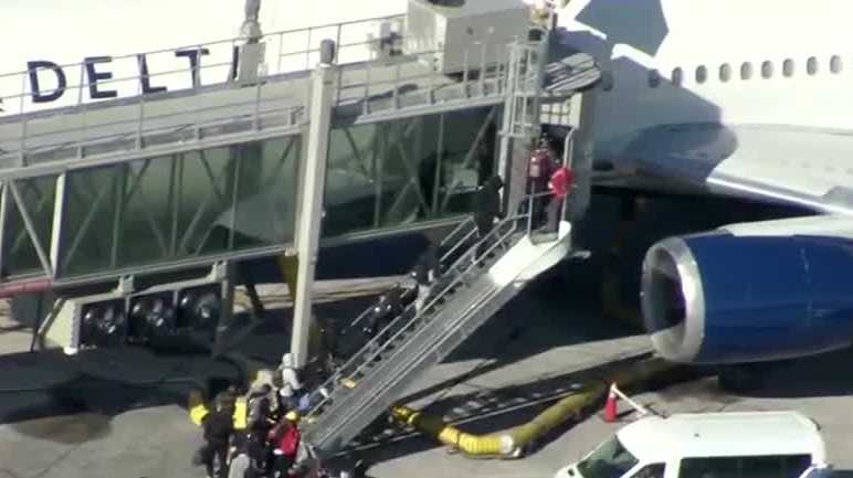 Steelers' team plane makes emergency landing in Kansas City, no injuries  reported