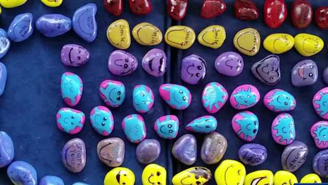 'Kindness rocks': Woman keeps friendly quarantine trend going - Vimarsana News
