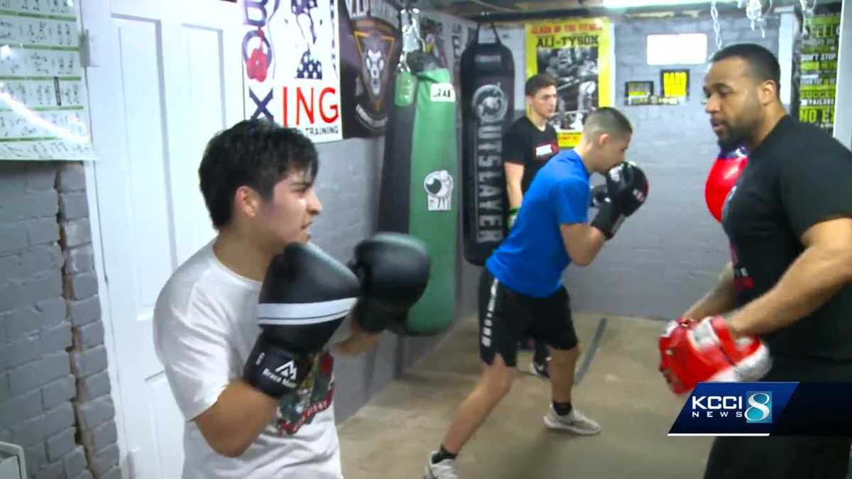 Des Moines coach hopes boxing keeps students off street
