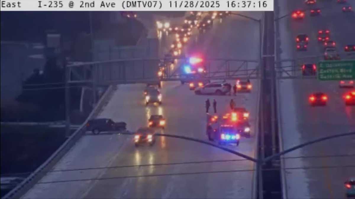 Crash on Interstate 235 slows Des Moines drivers