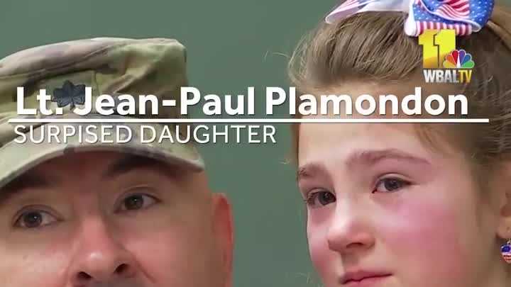 Video Soldier Surprises Daughter In New York 8983