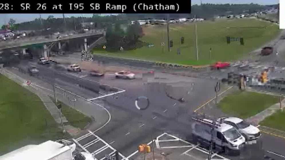 Pooler: Overturned tractor trailer leads to backup on I-95 - Vimarsana News