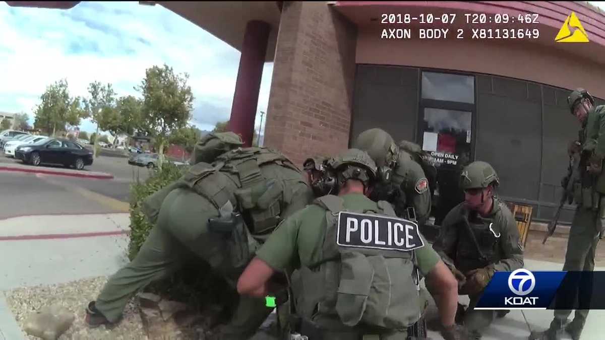 VIDEO: APD SWAT Sneaks Hostages Out Of Restaurant Undeath Suspect's Nose