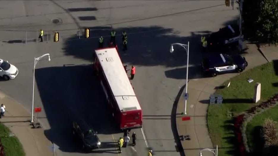 Homestead Grays Bridge crash sends 7 to the hospital