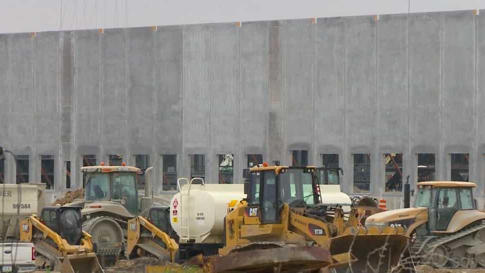 Hy-Vee distribution center is being built in Warren County