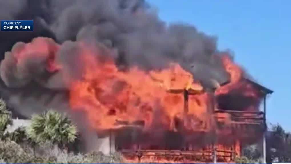 Georgia: Video shows smoke, flames erupting from beach house - WJCL
