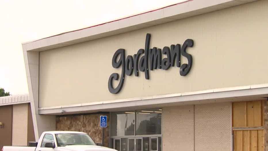 Des Moines' east side fights for grocery store over new storage unit