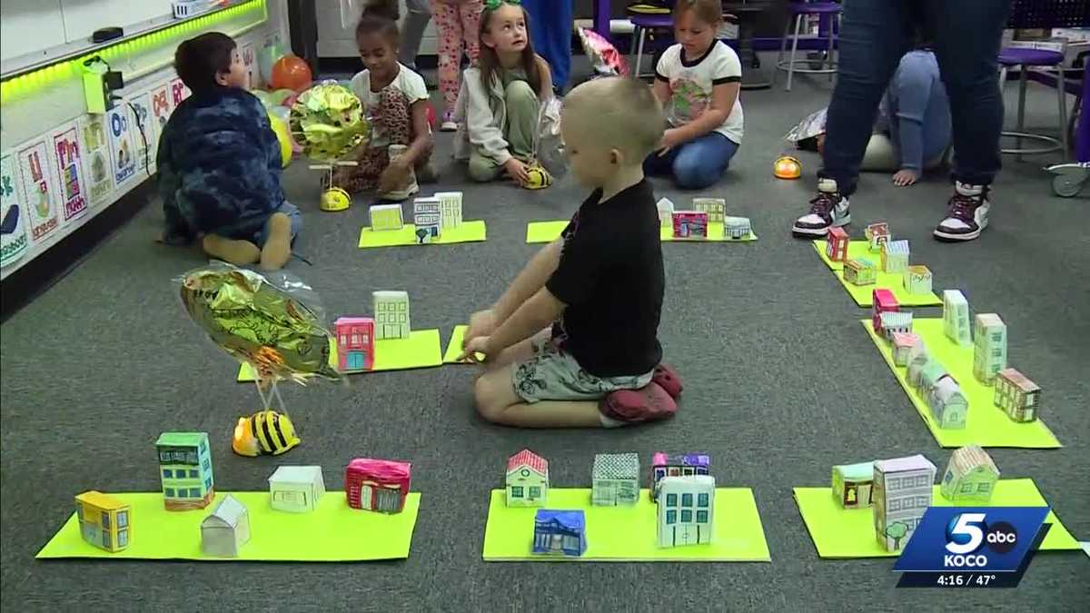 Oklahoma students bring Macy's parade to life with coding robots