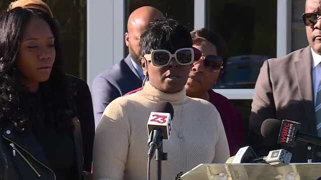 Family of man shot and killed by Tuscaloosa police pleads for answers and demands justice for his death - Vimarsana News