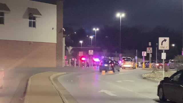 Man accused of waving machete around inside of Walmart arrested by Omaha police - Vimarsana News
