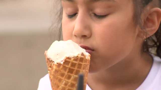 Sac residents try to beat the heat on a particularly hot Monday - Vimarsana News