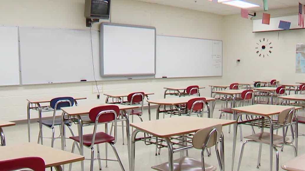 Iowa Senate bill seeks stricter enforcement of divisive concepts ban in schools