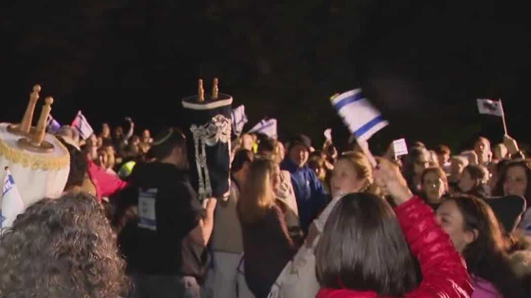 Members of Baltimore's Jewish community celebrate hostage release