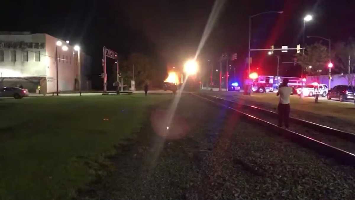 South Carolina: 4 killed in fiery crash with train