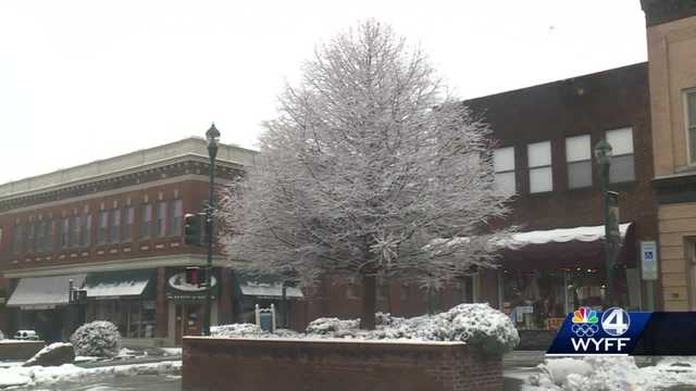 'It's pretty': Snowfall coats downtown Hendersonville - Vimarsana News