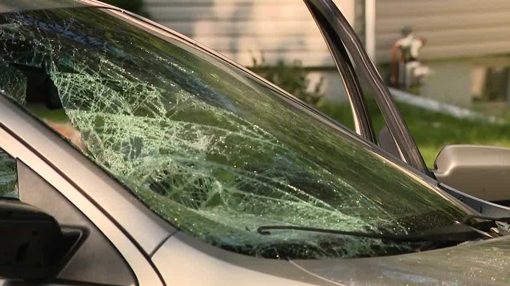 1 injured after crash in Des Moines between electric scooter and car