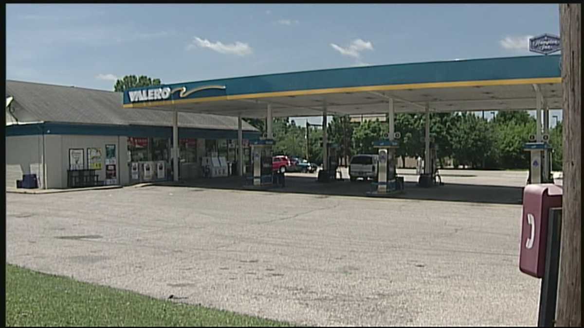 New Albany police looking for man responsible for gas station robberies