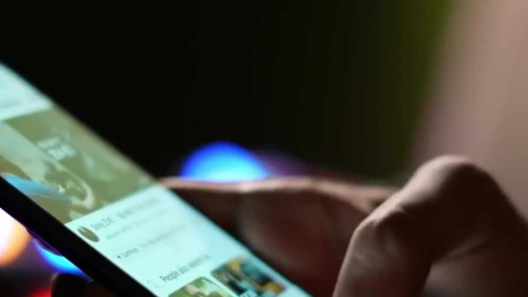 Experts, parents worry about harmful effects of screen time on children