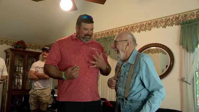 Former Patriot Joe Andruzzi helps New Hampshire cancer patient - Vimarsana News