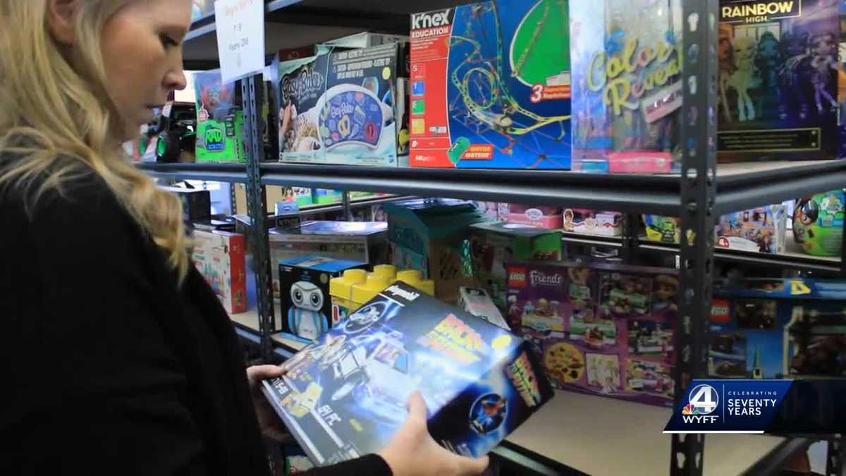 South Carolina Santa Shoppe helps low parents at Christmas