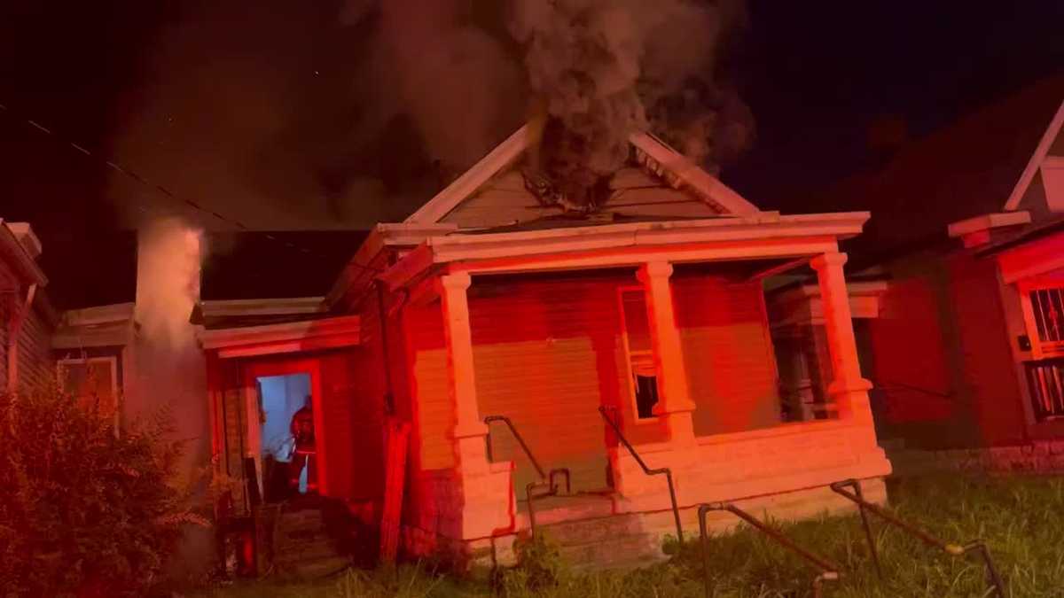 VIDEO: Vacant building catches fire in Park Hill
