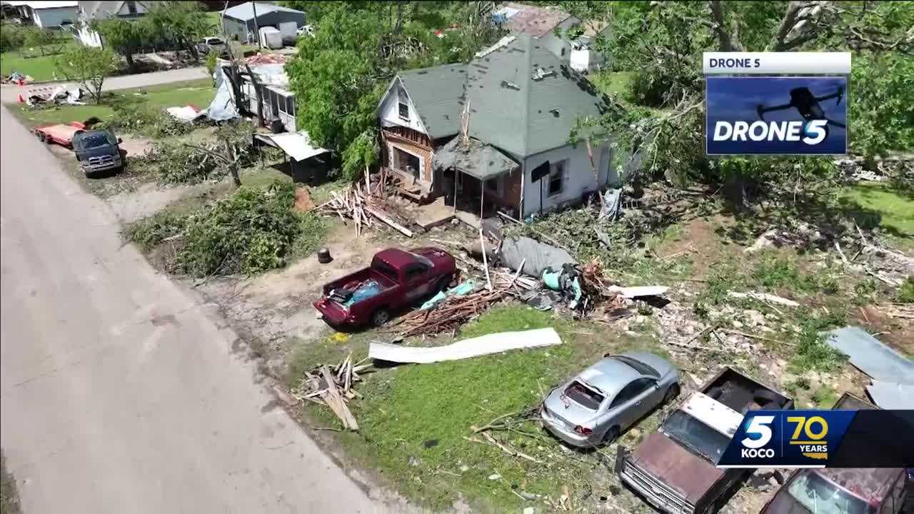 Sulphur residents work through rain to cleanup tornado damage - Vimarsana News