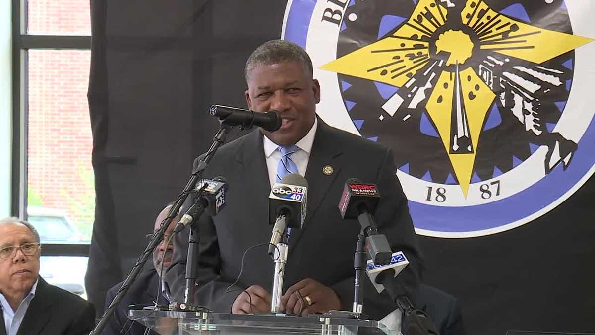 It's official. Amazon fulfillment center coming to Bessemer, Alabama