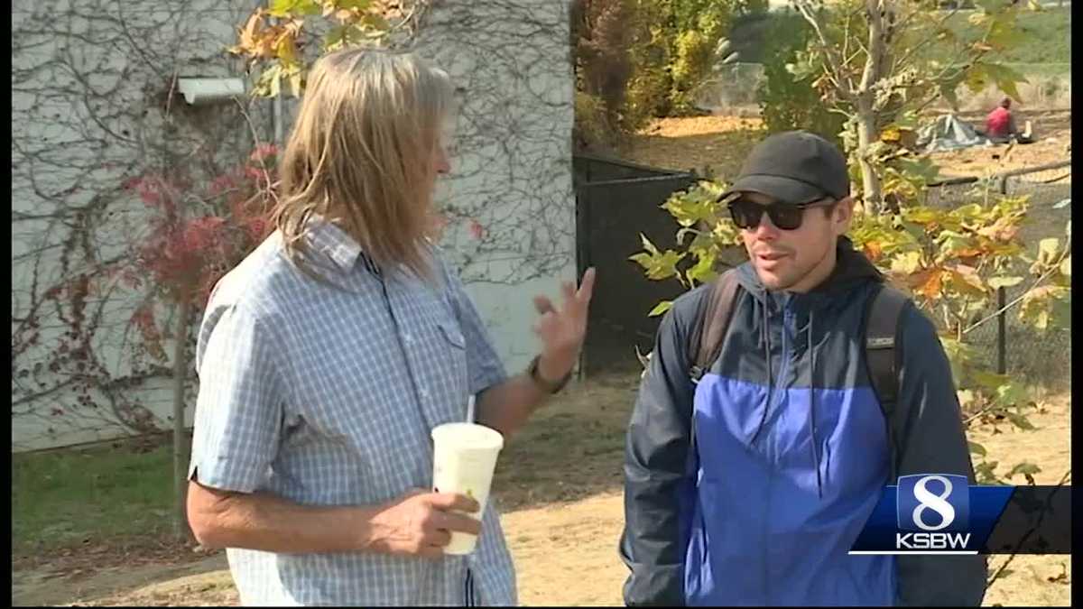 Homeless men rescues drivers