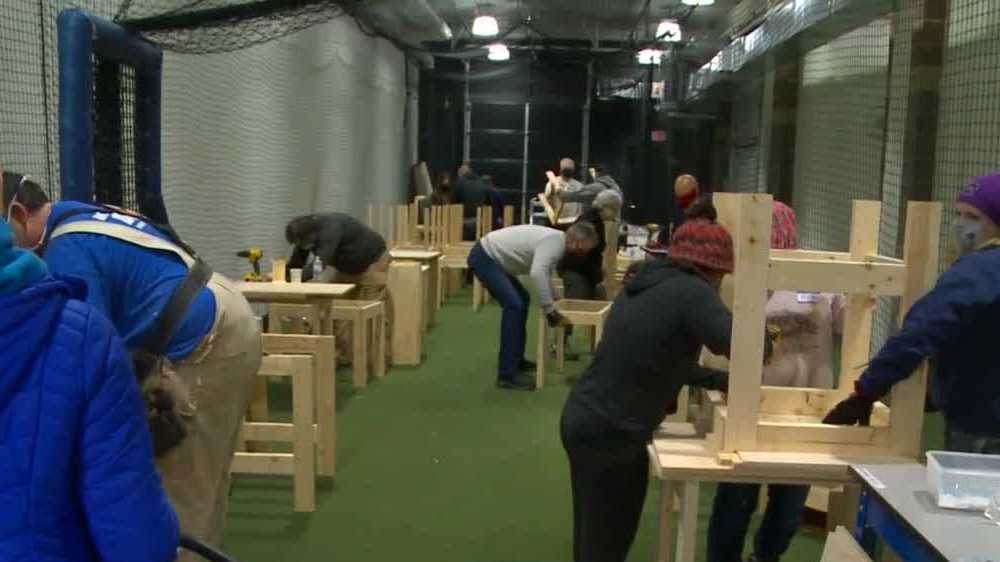 Ankeny group gives 150 desks to Des Moines area students