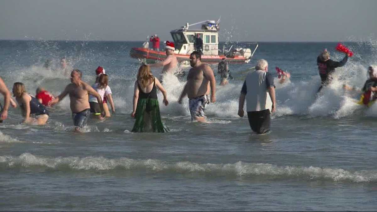 Hundreds take polar plunge for Pete Frates in Massachusetts