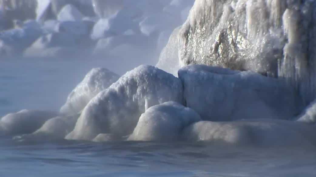 Dangerous cold in Milwaukee not stopping people from going outside