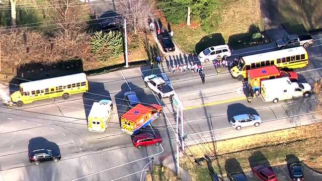 JCPS bus carrying 61 students crashes in Jeffersontown; minor injuries reported - Vimarsana News