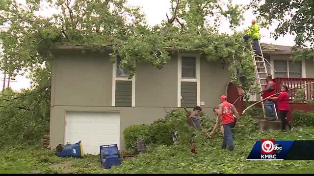 Excelsior Springs Residents Work To Clean Up Storm Damage Excelsior Springs Residents Work To Clean Up Storm Damage
