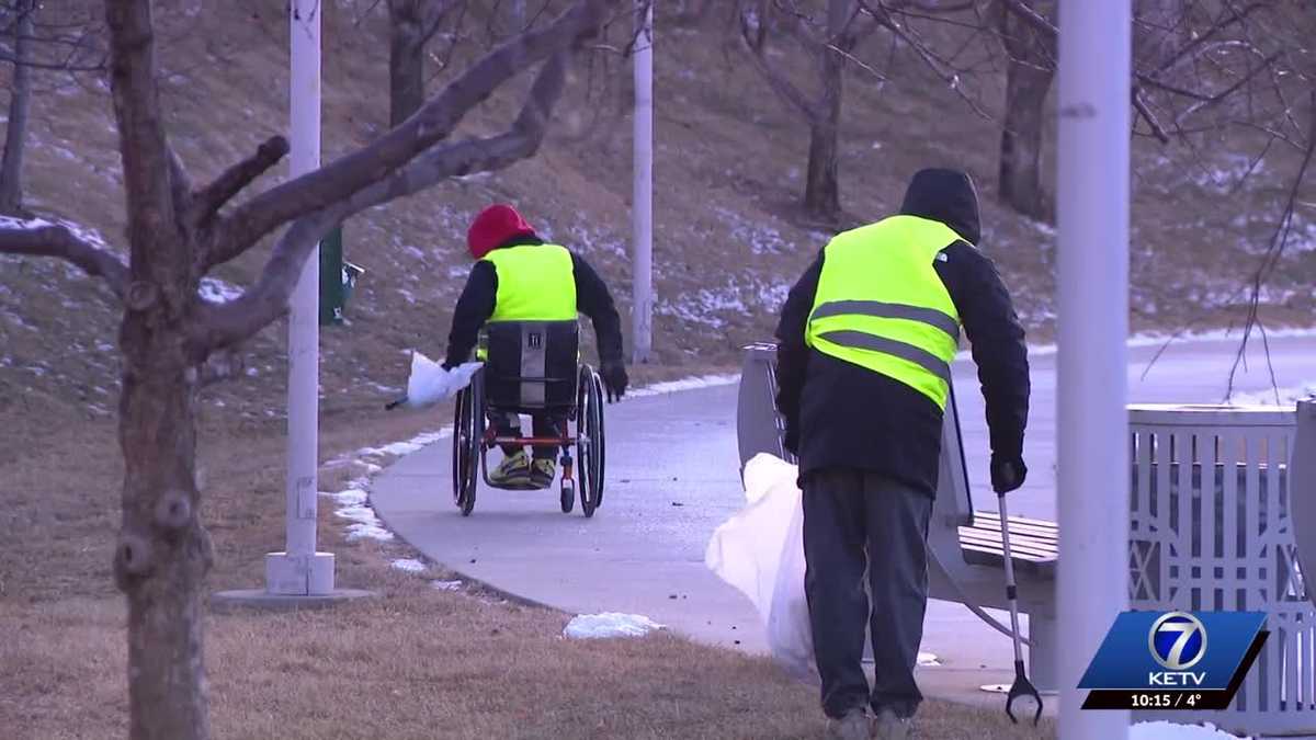 Conservation Nebraska monthly cleanup: Volunteers clean up Little Papio Creek in Omaha despite cold