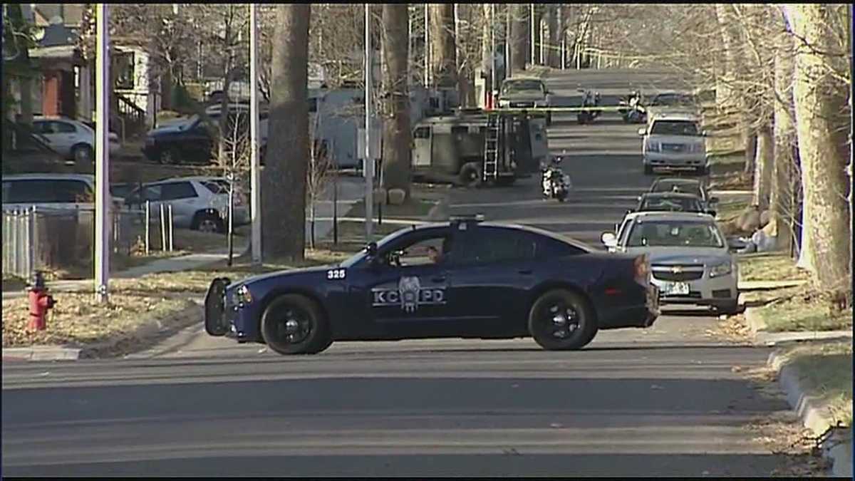 Witness describes chaotic scene at Kansas City standoff