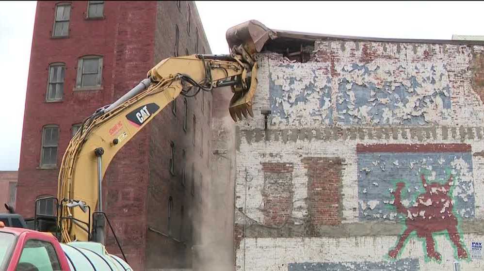 Former Downtown Froggy's Bar under demolition for bocce courts