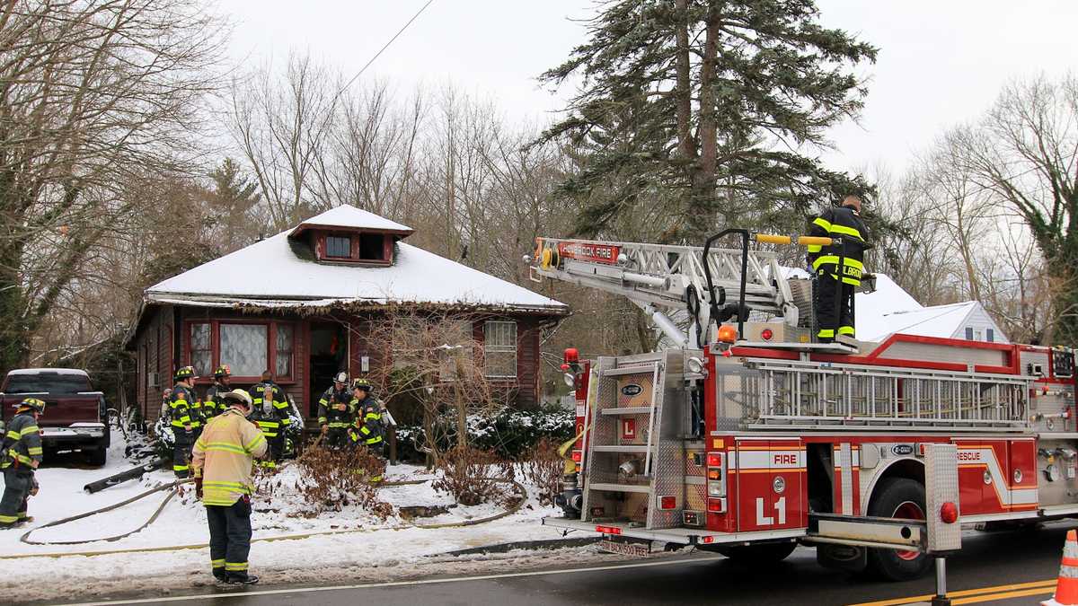 Firefighters extinguish South Shore house fire on Christmas Eve