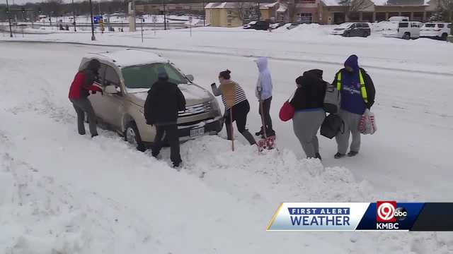 Some Kansas City area drivers struggled with this snow - Vimarsana News