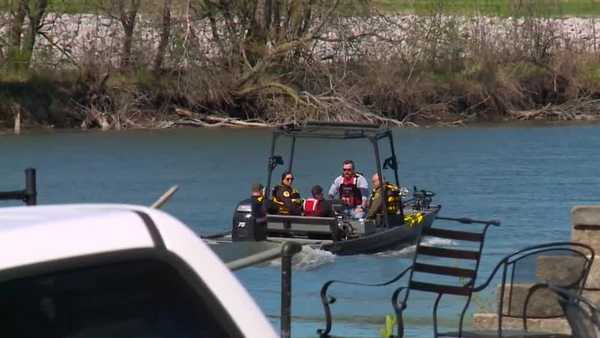 des moines police investigating after body found in river