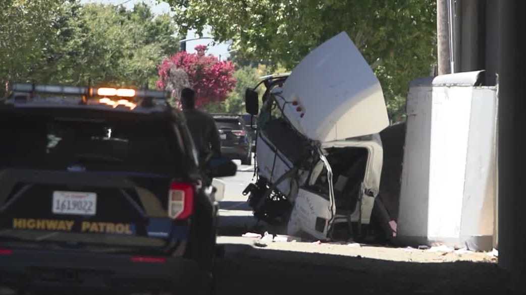 Box truck falls off I-5 overpass, narrowly missing mother and toddlers kcra