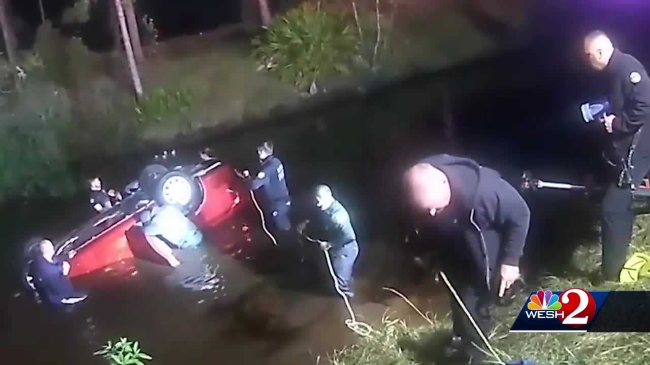 Orlando responders, witness rescue family from submerged car - Vimarsana News