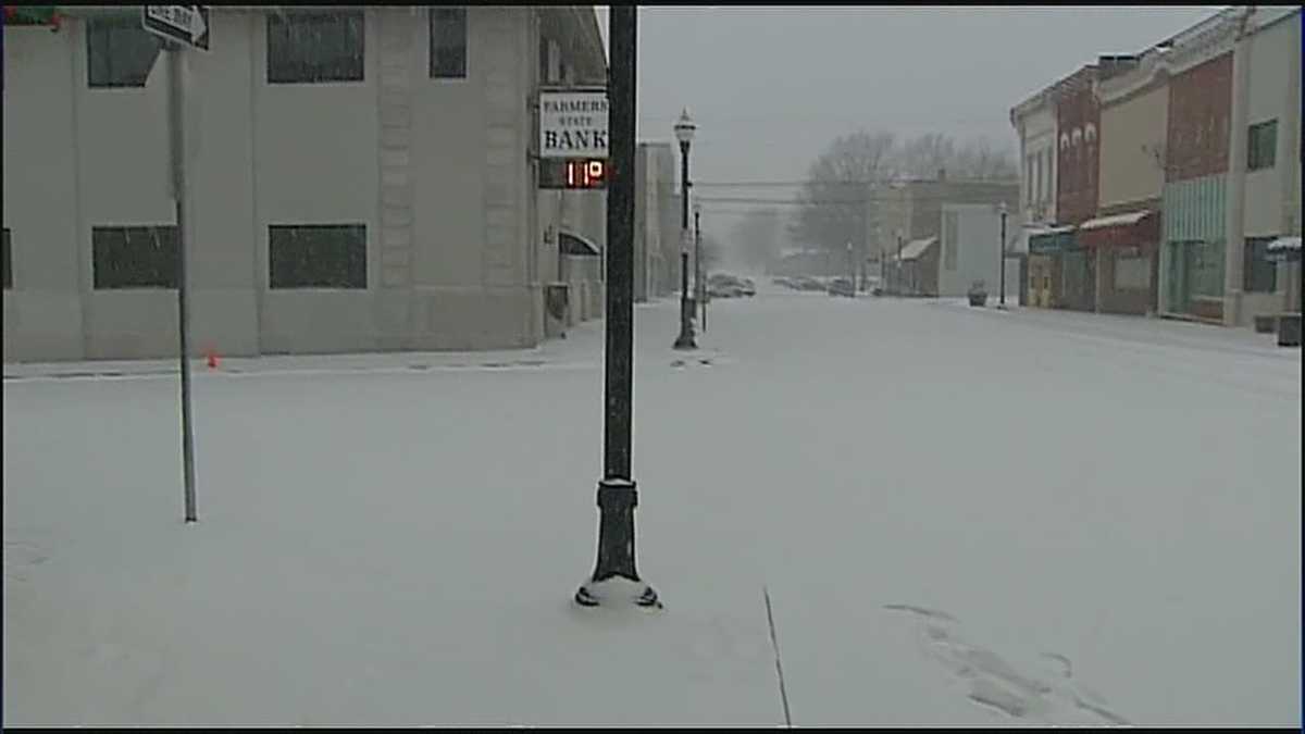 Snow starts to pile up in northern Missouri