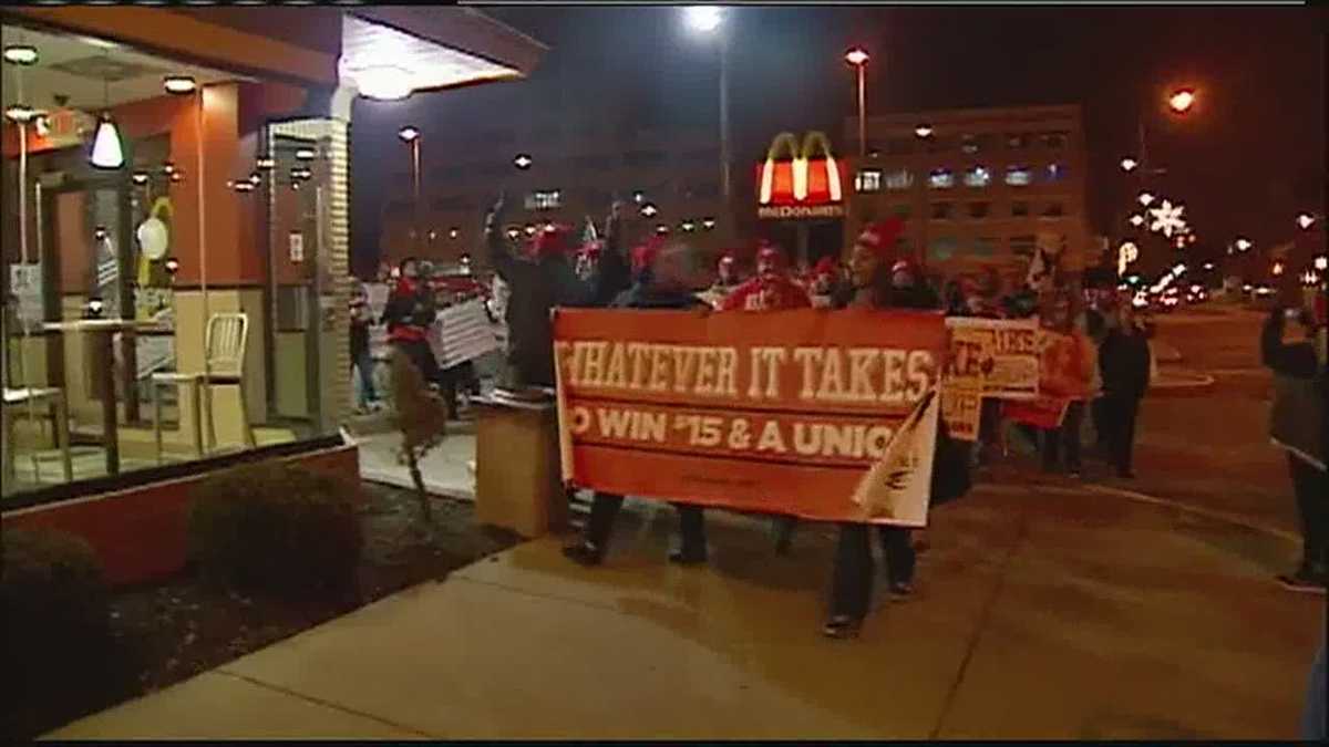 Fastfood workers demonstrate at KCK McDonald's