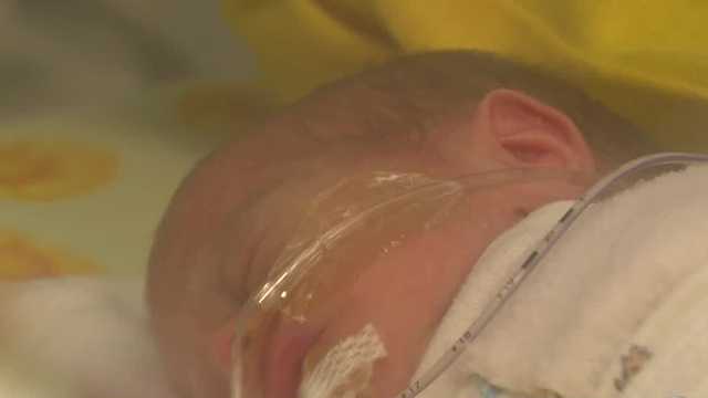 Omaha couple welcomes spontaneous identical triplets - Vimarsana News