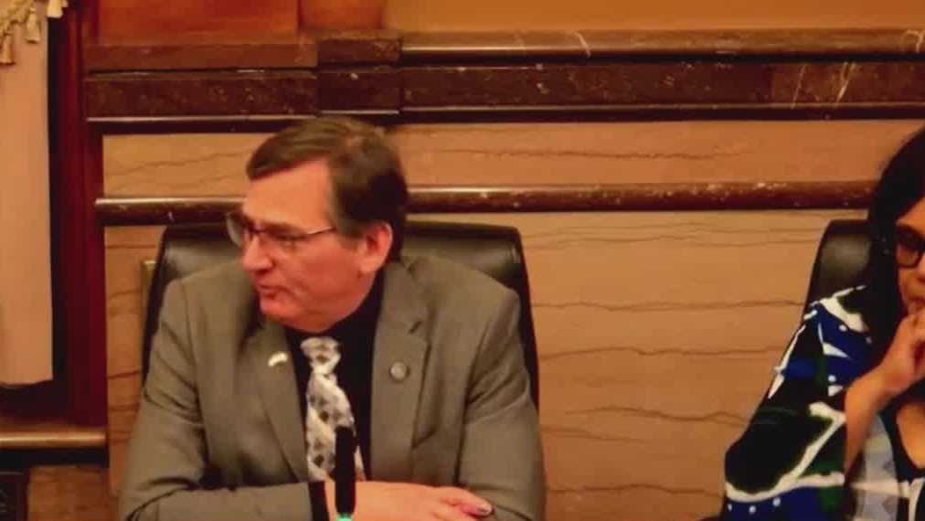 Bill easing foster care training requirements moves to Iowa Senate floor