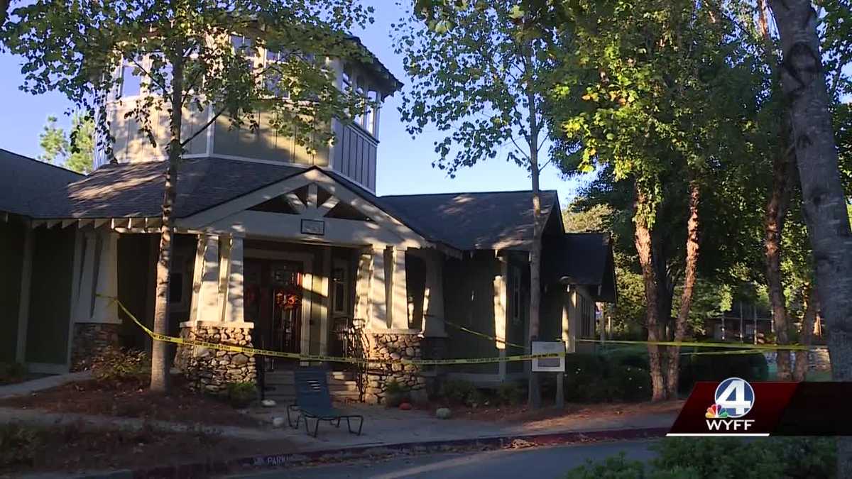 Students talk about apartment complex clubhouse where floor collapsed