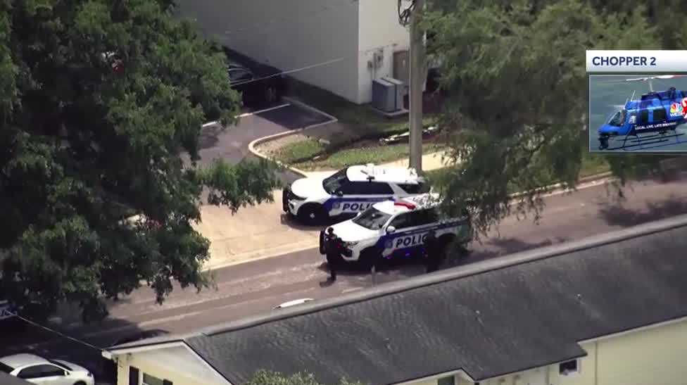 FHP searching for suspect after chase, crash in Orange County