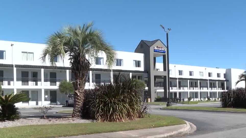 Man found shot inside Savannah Hotel; police search for suspect - WJCL