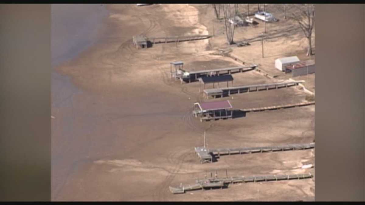 Lake Greenwood riddled with dry spots