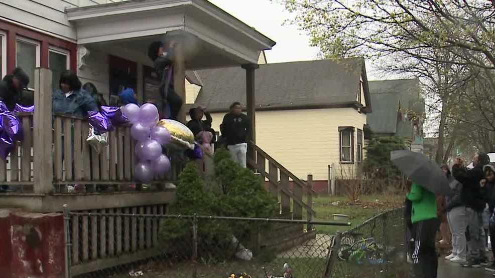 Family holds vigil for Milwaukee mother of 10 found dead in trunk of ...